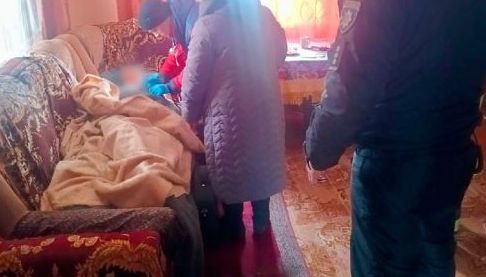 Поліцейські Ізюма врятували 75-річну жінку від заклинювання вдома