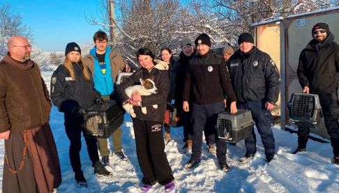 Чеський Монах Допоміг Евакуювати Сім’ю з Харковащини