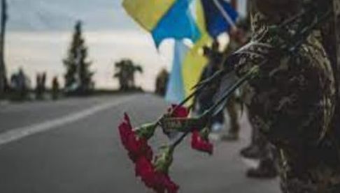 Поховання військового на Алеї Слави в Дергачах