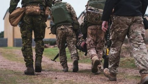 Внаслідок обстрілу на Харківщині рятувальники звільнили трьох мешканців села