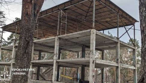 Екологічна прокуратура Харківщини зупинила самобуд готелю на лісовій землі
