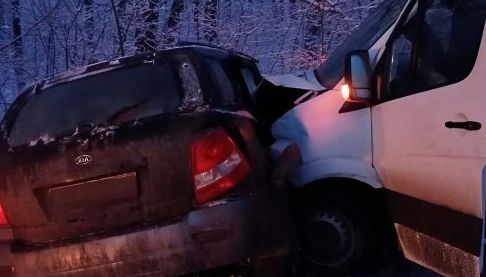 Трагічний дорожньо-транспортний приїзд на Харківщині: автобус зіткнувся з легковиком, постраждало дев’ять людей