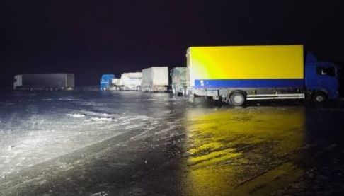 Харківщина: Погодні умови обмежили рух транспорту та продовжують роботу дорожніх служб