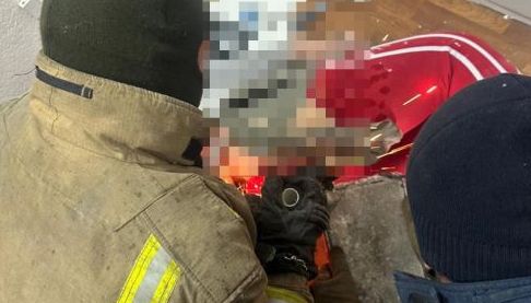 Трагічний інцидент у Чугуєві: Жінка отримала серйозні травми після падіння