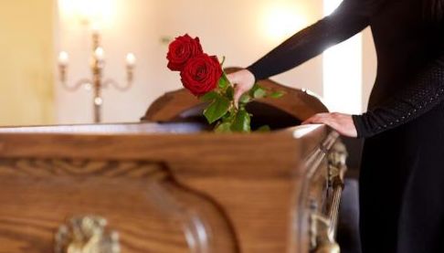 Загальний дохід нової директора ритуальної служби Дергачів після звільнення Лобойко