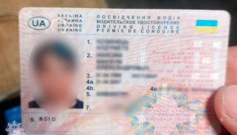 Фальшиві права: Харківські патрульні затримали водія