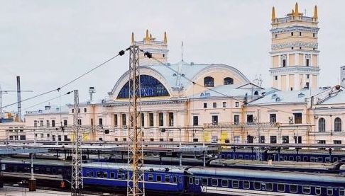 Затримки приміських поїздів в районі Харкова через негоду та брак світла