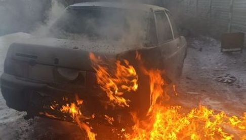 Дрони ворога атакували прикордонну громаду Харківщини: пошкоджені автомобілі та приватні будинки