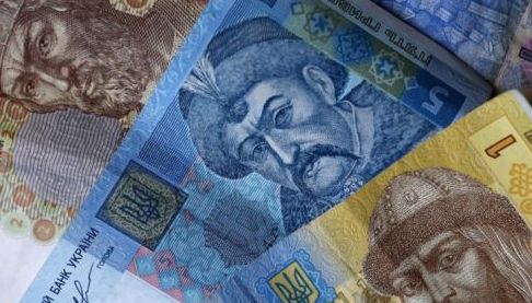 В Україні припинять приймати старі паперові гривні
