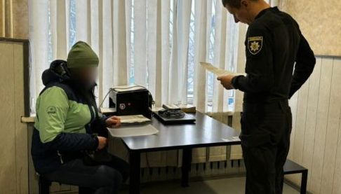 Жінка у Чугуївському районі викрала гроші у військового