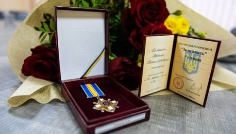 Нововодолазька Рада Вручила Орден “За Мужність” Рідним Героя