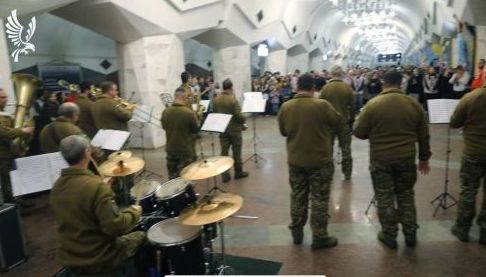 Військовий оркестр подарував харків’янам концерт до Дня закоханих