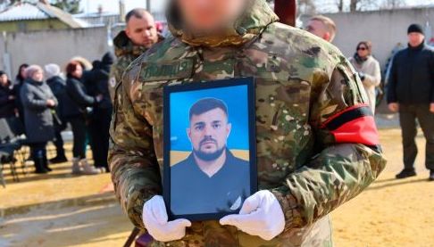 Прощання з поліцейським, загиблим під час евакуації