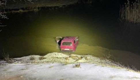 Нещасний випадок у Харкові: Водій наркотиків втопив автомобіль у водоймі