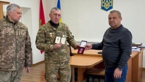 Харківський військовий отримав медаль за участь в обороні Ізюма