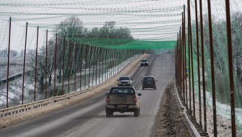У Харкові демонтували частину антидронових сіток через крижані дощі
