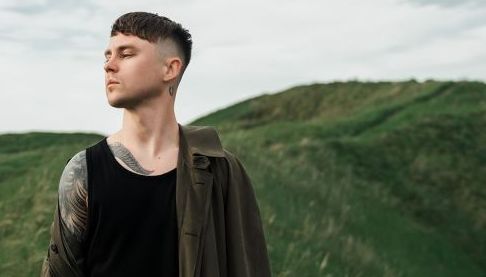 Харківський співак Артем Пивоваров першим підтримав родину Гіги після смерті зірки