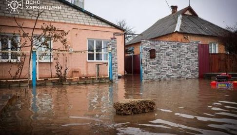 Рятувальники бороться з наслідками підтоплень у Харковані