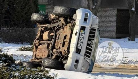 Серйозна аварія в Харкові: Джип перекинувся на бок