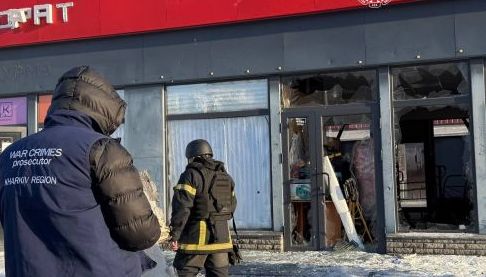 У Харкові сталося обстріл ринку: двоє чоловіків отримали поранення