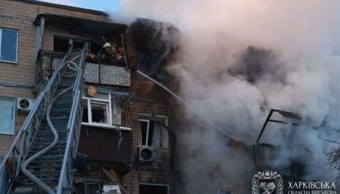 У Харкові сталася пожежа в багатоповерхівці після атаки дрона