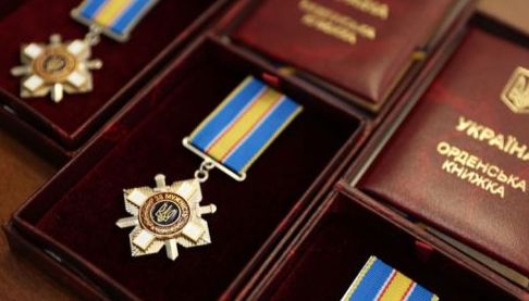 Героїчний акт порятунку: Український сержант нагороджений за дії після обстрілу потяга