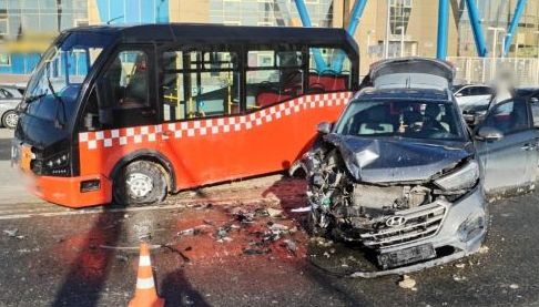 У Харкові сталася ДТП: водій автобуса отримав травми