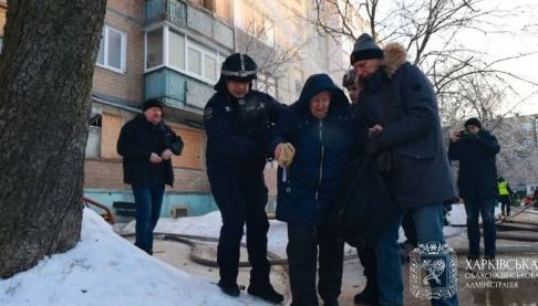 В Харкові ліквідують наслідки обстрілу багатоповерхівки