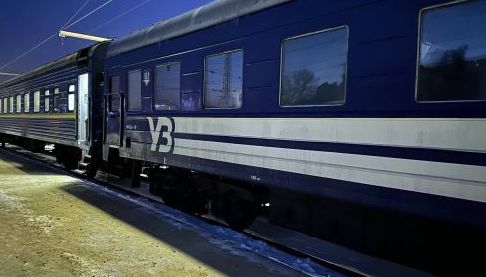 Укрзалізниця відкрила вагони незламності в Харкові та Дарниці для постраждалих від обстрілів