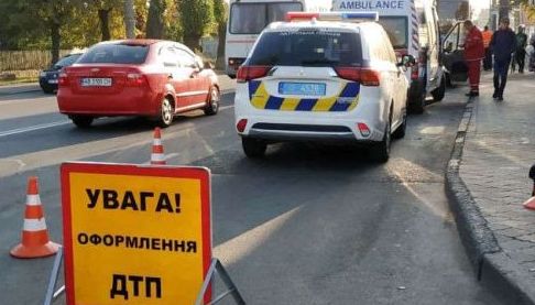 Аварія на Чугуївщині: водій збив 17-річну школярку