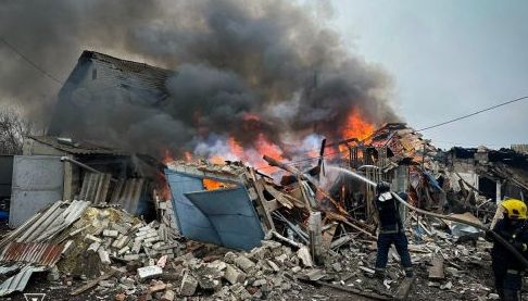 В Чугуєві завдано удару дроном: Зруйновано будівлю та постраждав чоловік