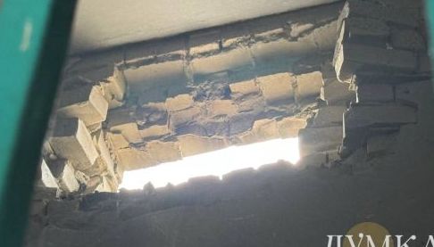 Внаслідок російського удару по Харкову пошкоджені гуртожиток та громадське приміщення
