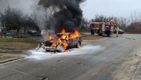 В селищі Донець Харківської області ліквідовано пожежу на легковому автомобілі