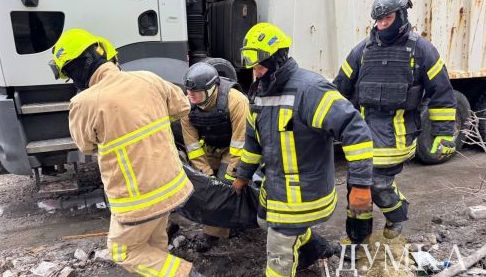 Пошуково-рятувальні роботи в Харкові після ракетного удару: деблоковано ще одне тіло