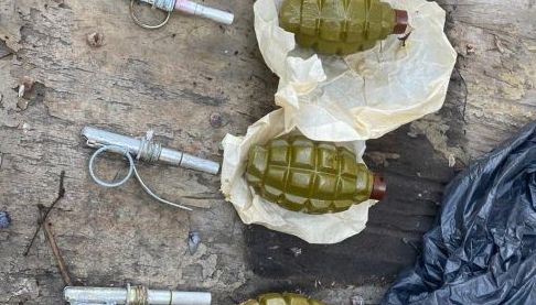 Незаконний арсенал зброї у Харківській області: затримано трьох чоловіків