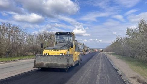 На Харківщині продовжують відновлювати ключові автошляхи