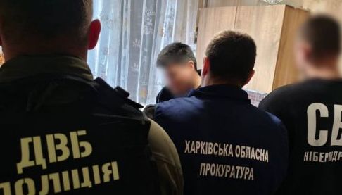 Адвокат у Харкові вимагав гроші за оформлення паспорта, залякуючи мобілізацією