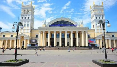 Автомат з квітами на харківському вокзалі