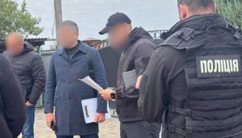 Схема фіктивного працевлаштування в медзакладі Харківщини