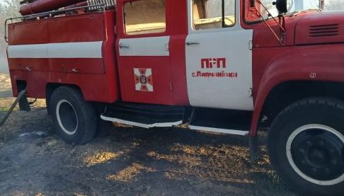 Пожежа на Харківщині: ліквідація вогню поблизу Липчанівки