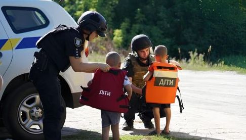 Діти в прифронтових селах Харківщини: виклики та безпека