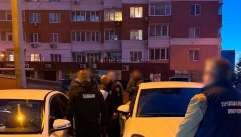 Затримання чоловіка в Харкові за вимагання грошей за послуги з ТЦК