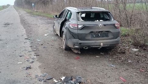 Обстріл цивільного автомобіля на Харківщині: двоє постраждалих