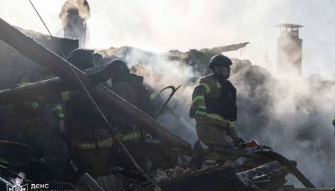 В Харкові ліквідують наслідки російського обстрілу