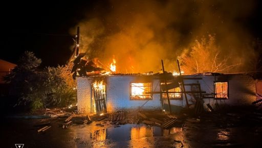 Наслідки нічної атаки дронів на Богодухів: пожежа в гаражі
