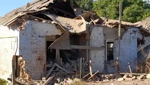 Наслідки ворожих обстрілів на Куп’янщині: пошкоджено інфраструктуру та житлові будинки