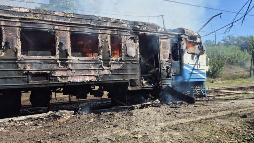 Наслідки російського обстрілу електропоїзда на Харківщині: є загиблий та поранені