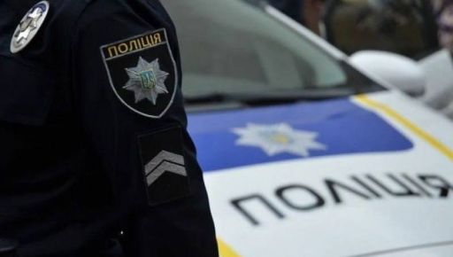 У Харкові затримали чоловіка за жорстокий напад на знайомих із ножицями та ножем