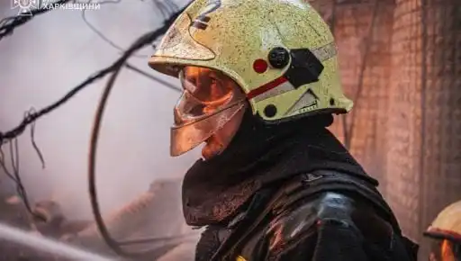 Наслідки ворожої атаки на Харків: двоє поранених та пожежа