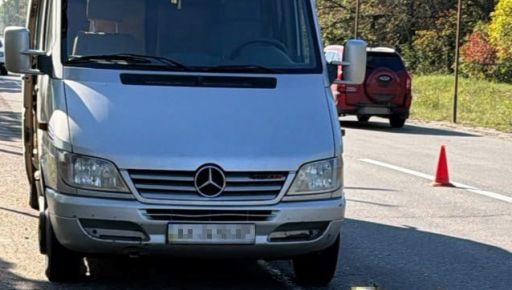 На Харківщині ворожий дрон атакував цивільний автобус